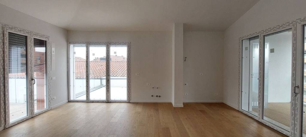 appartamento in vendita a Milano in zona Adriano