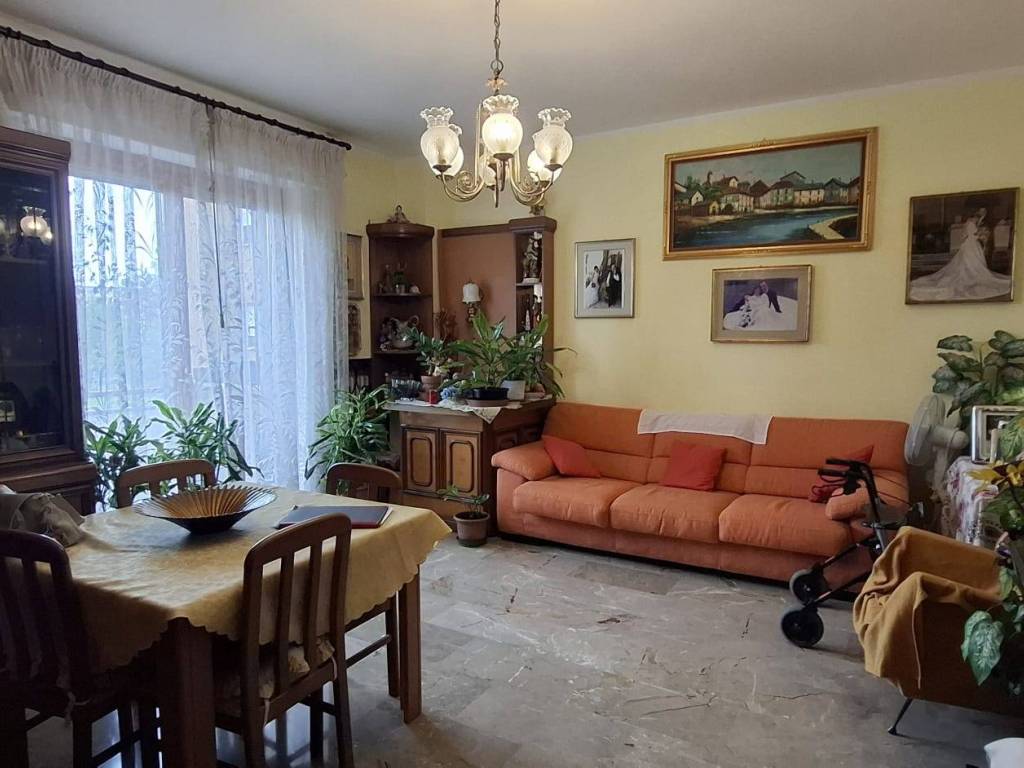 appartamento in vendita a Milano in zona Baggio