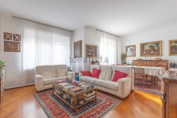 appartamento in vendita a Milano in zona Porta Monforte
