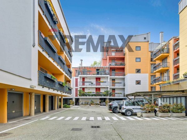 appartamento in vendita a Milano in zona Segnano