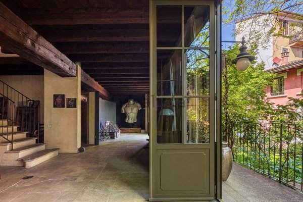 appartamento in vendita a Milano in zona Porta Genova