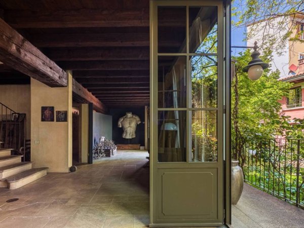 appartamento in vendita a Milano in zona Porta Genova