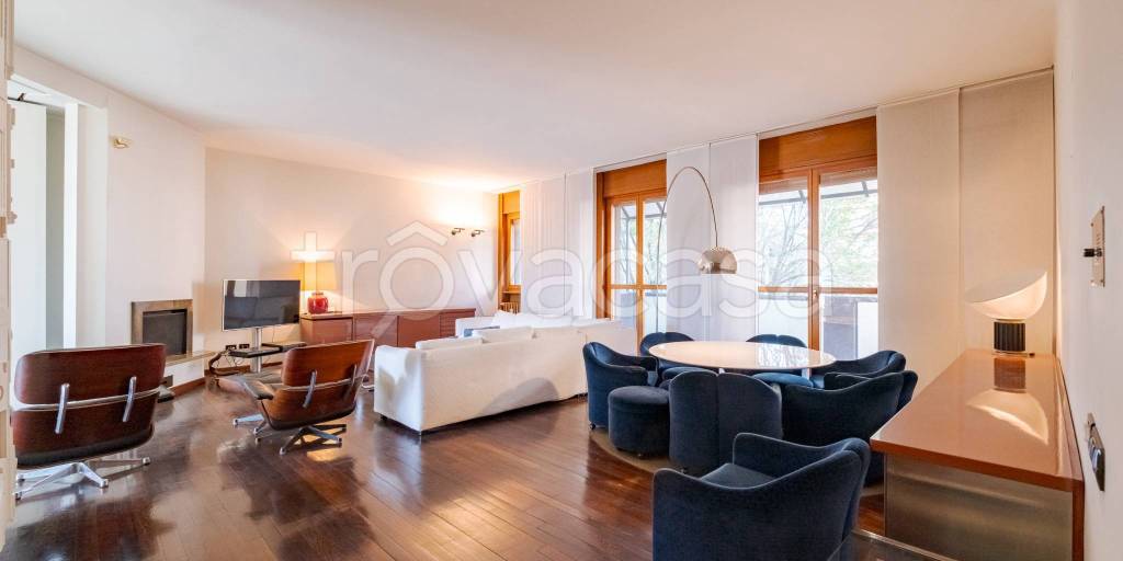 appartamento in vendita a Milano in zona Sempione