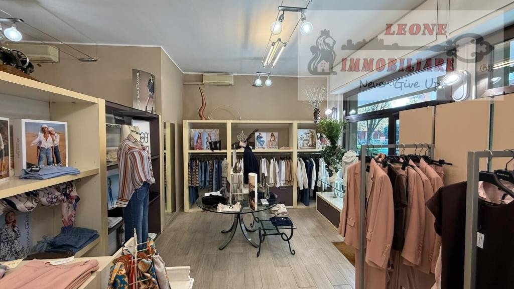 negozio in vendita a Milano in zona Gratosoglio