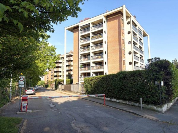 appartamento in vendita a Milano in zona Gallaratese