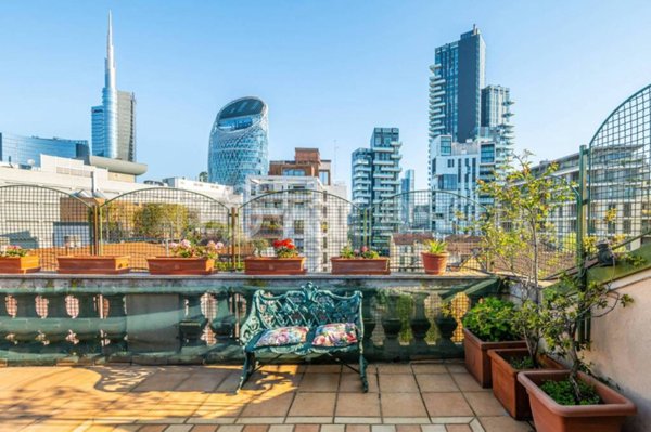 appartamento in vendita a Milano in zona Porta Nuova