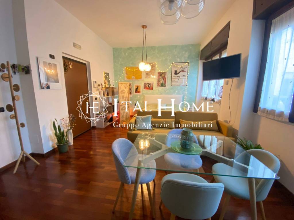 appartamento in vendita a Milano in zona Vigentino