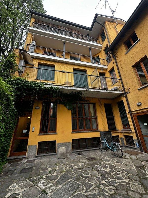 appartamento in vendita a Milano in zona Bocconi