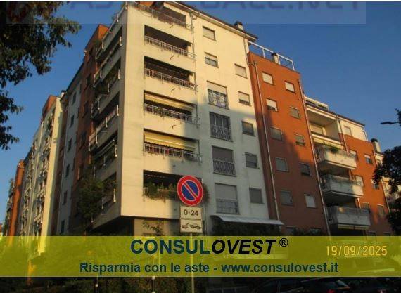 appartamento in vendita a Milano in zona Quarto Oggiaro