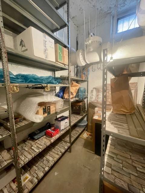 locale commerciale in vendita a Milano in zona Lambrate