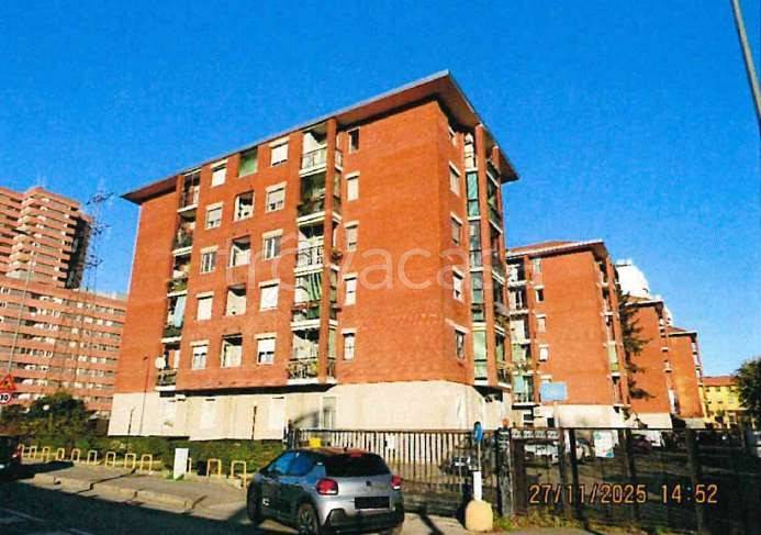 appartamento in vendita a Milano in zona Adriano