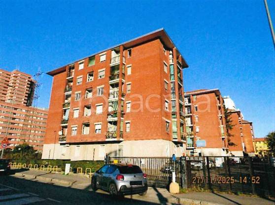 appartamento in vendita a Milano in zona Adriano