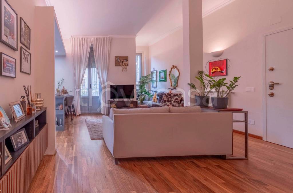 appartamento in vendita a Milano in zona Lorenteggio