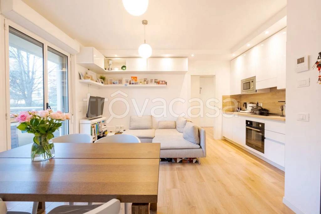 appartamento in vendita a Milano in zona Barona