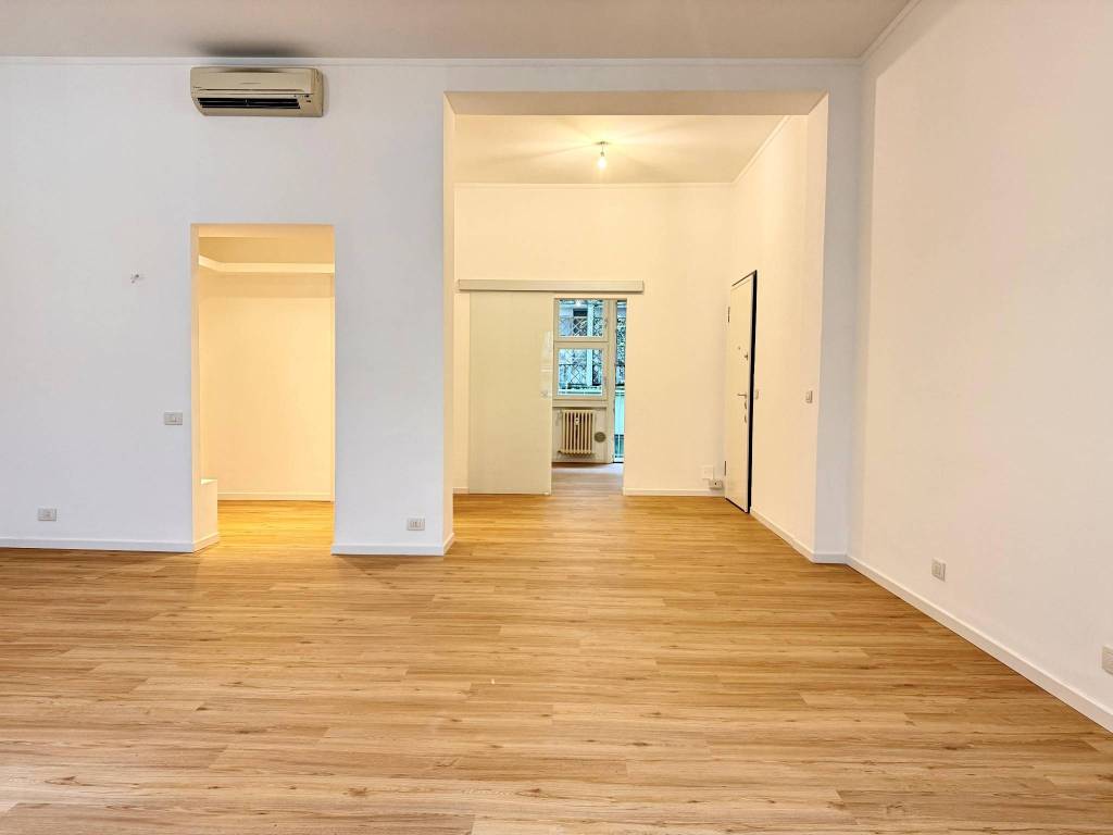 appartamento in vendita a Milano in zona Sant'Ambrogio