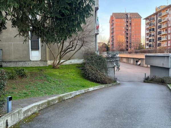 locale commerciale in vendita a Milano