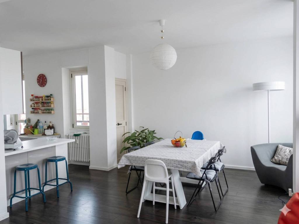 appartamento in vendita a Milano in zona Adriano