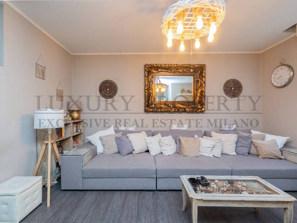 appartamento in vendita a Milano in zona Forze Armate