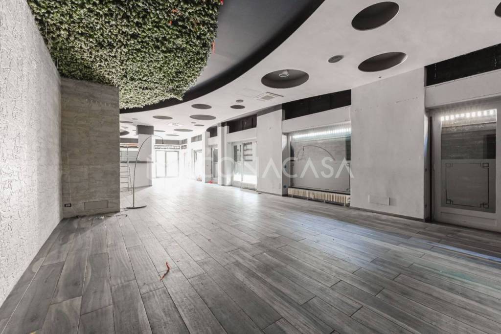 negozio in vendita a Milano in zona Casoretto