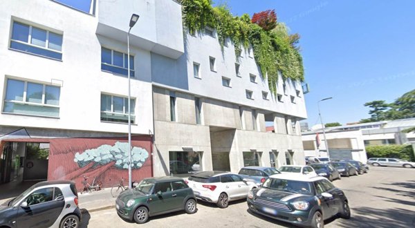 negozio in vendita a Milano in zona Lambrate