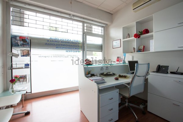 ufficio in vendita a Milano in zona Vigentino