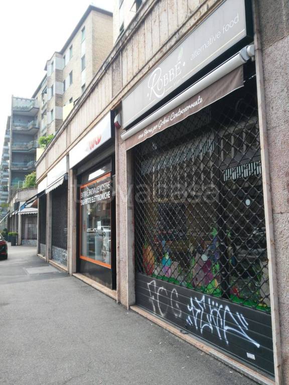 locale commerciale in vendita a Milano in zona Isola