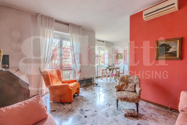 appartamento in vendita a Milano in zona Famagosta