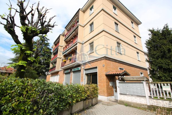appartamento in vendita a Milano in zona Trenno