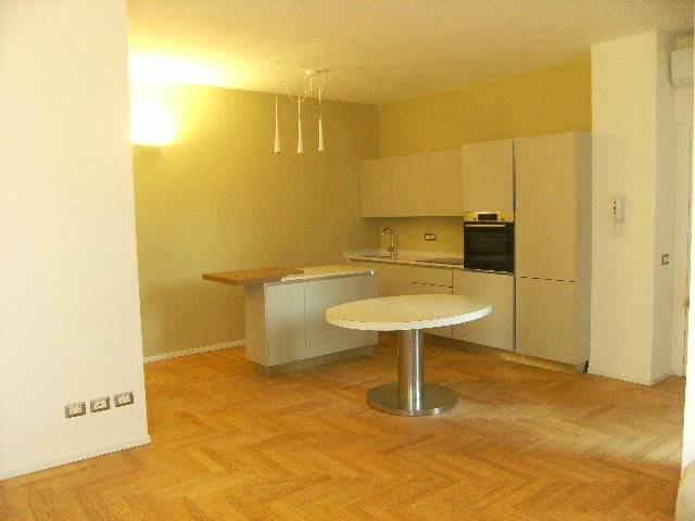 appartamento in vendita a Milano in zona Sempione