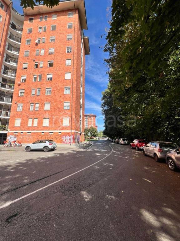 appartamento in vendita a Milano in zona Feltre
