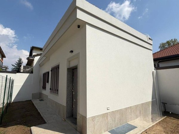 appartamento in vendita a Milano in zona Lorenteggio