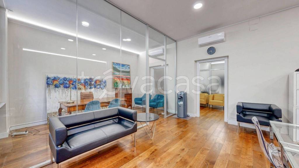 ufficio in vendita a Milano in zona Porta Garibaldi