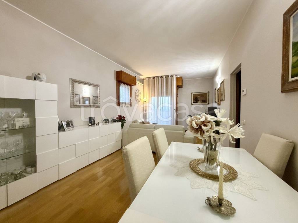 appartamento in vendita a Milano in zona Gratosoglio