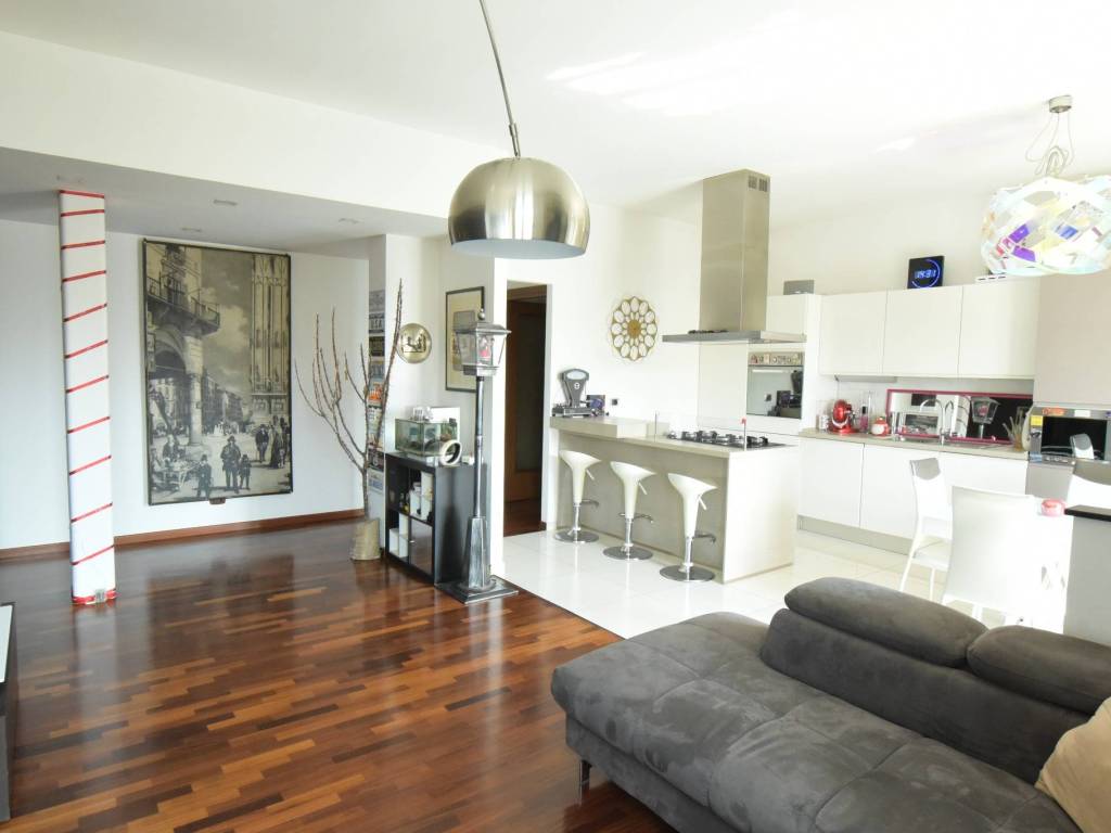 appartamento in vendita a Milano in zona Isola