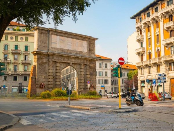 intera palazzina in vendita a Milano in zona Porta Romana