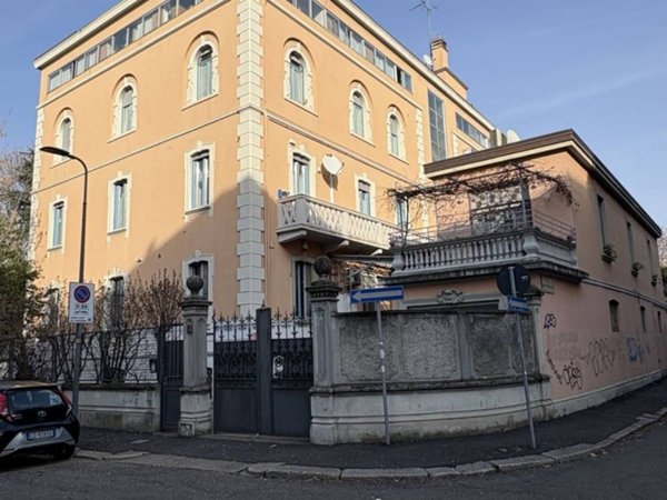 appartamento in vendita a Milano in zona Bocconi