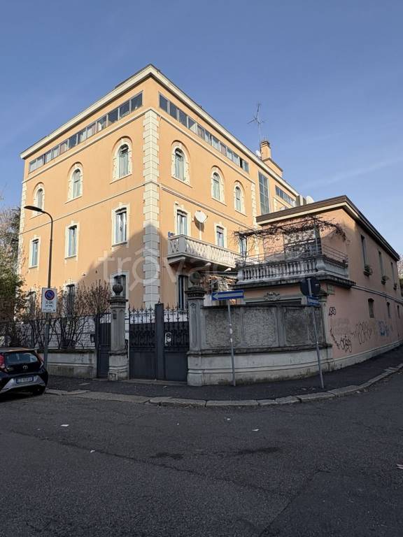 appartamento in vendita a Milano in zona Bocconi