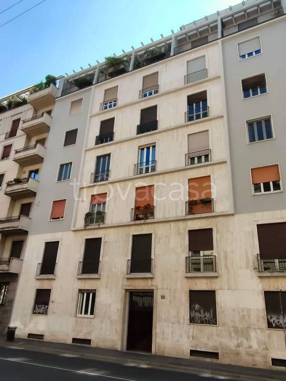 appartamento in vendita a Milano in zona Sant'Ambrogio