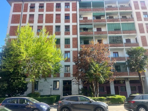 appartamento in vendita a Milano in zona Piazzale Lodi