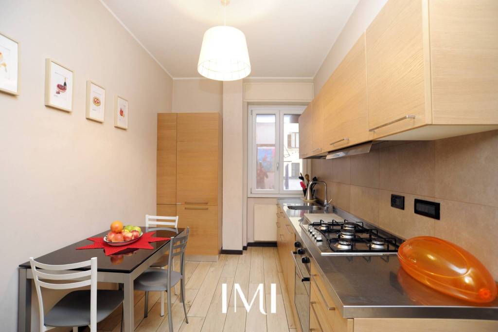 appartamento in vendita a Milano in zona Bullona