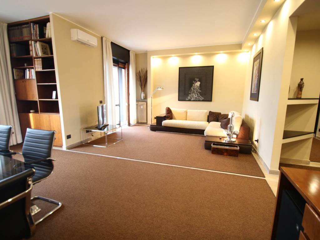 appartamento in vendita a Milano in zona Città Studi