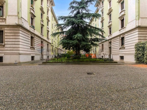 appartamento in vendita a Milano in zona Montalbino