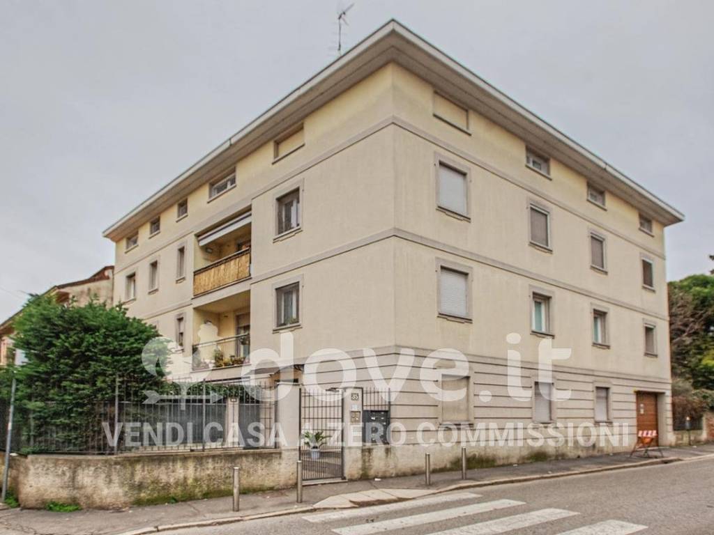 appartamento in vendita a Milano in zona Baggio