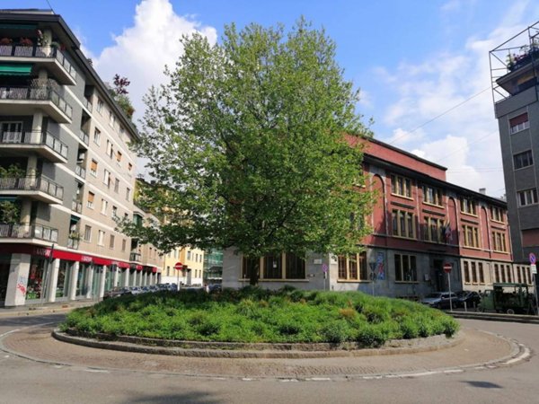 appartamento in vendita a Milano in zona Sempione