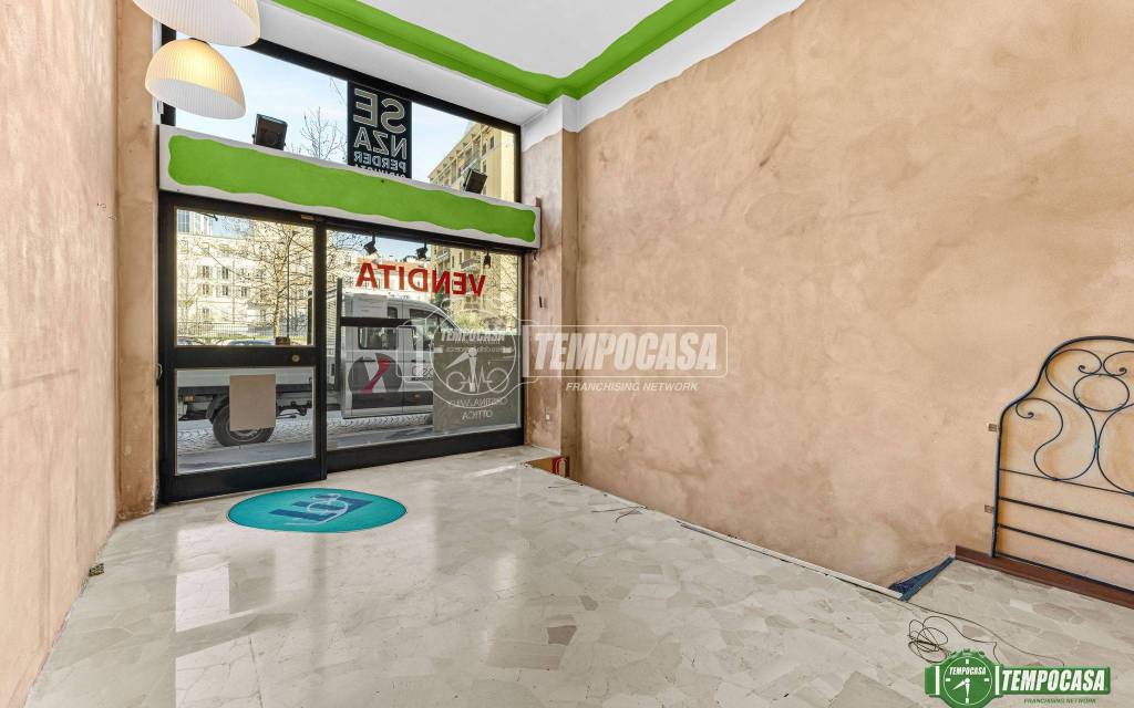 negozio in vendita a Milano in zona Porta Nuova