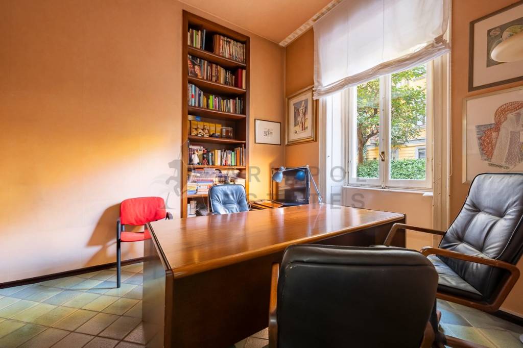 ufficio in vendita a Milano in zona Guastalla
