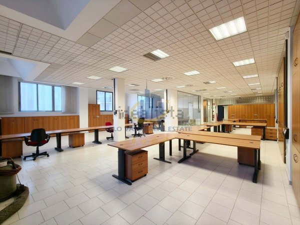 ufficio in vendita a Milano in zona Crescenzago