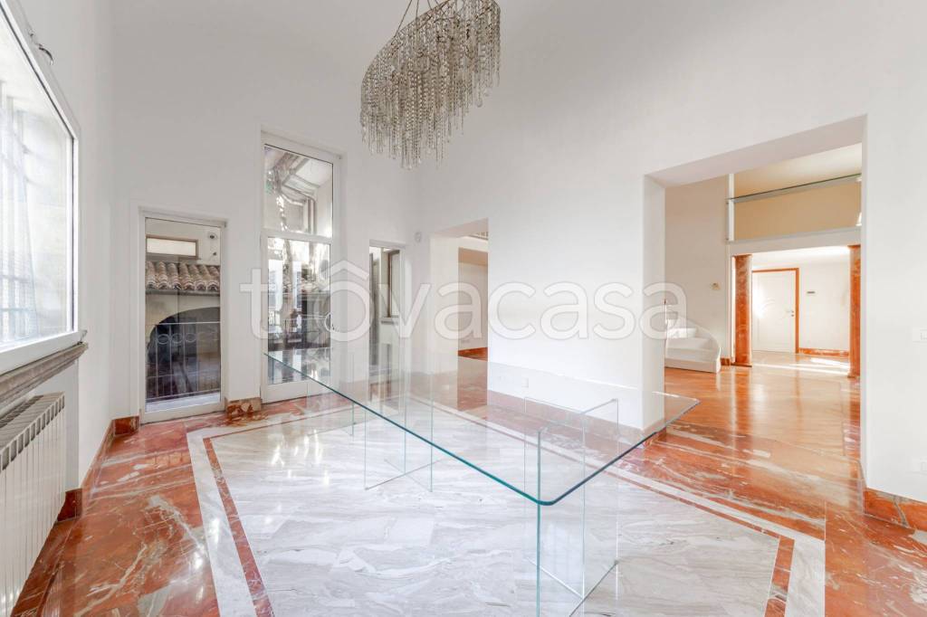 appartamento in vendita a Milano in zona Porta Ticinese