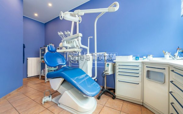 ufficio in vendita a Milano in zona Crescenzago