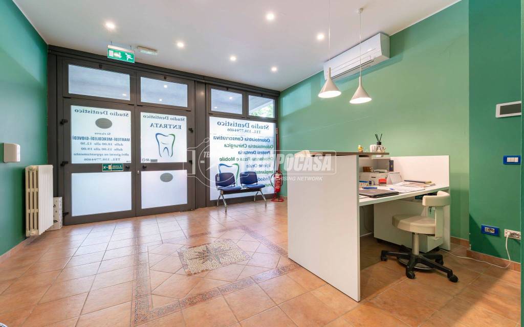 ufficio in vendita a Milano in zona Adriano